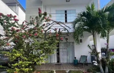 Duplex em condomínio fechado com infraestrutura completa!