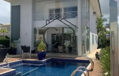 Maravilhosa casa em condomínio fechado em vilas do atlântico!!