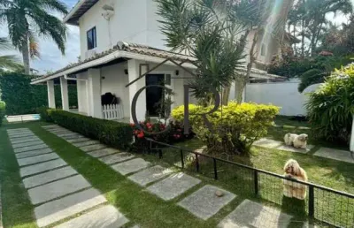 Um espetáculo de casa em condomínio com portaria 24h e super infraestrutra de lazer!