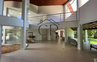 Linda mansão com mega área externa em condomínio fechado!!