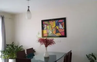 Ótimo village em condomínio fechado, ótima localização!