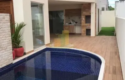 Casa linda e bem localizada, pronta pra morar, venha conferir já!!