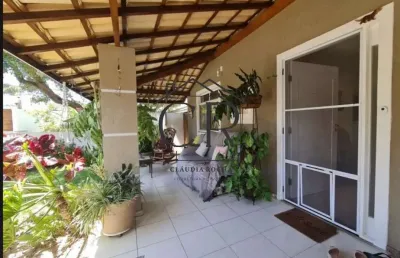 Excelente casa em condomínio próximo a vilas do atlântico, no miragem!