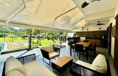 Sobrado à venda na enseada no guarujá | qvista inteligencia imobiliário