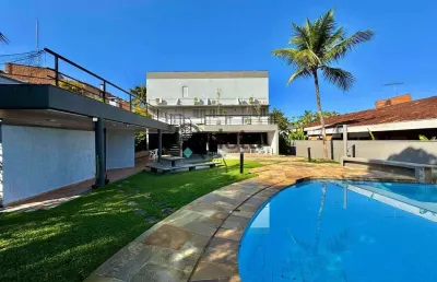 Casa à venda em condomínio fechado na praia da enseada, guarujá, sp | qvista inteligência imobiliár