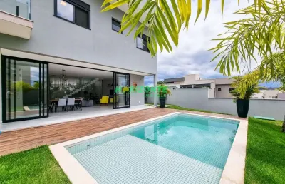 Casa à venda em condomínio de alto padrão com 3 suítes, piscina  em são josé dos campos sp