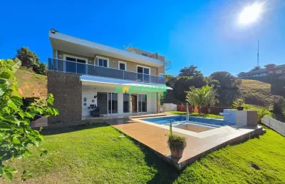 Casa para venda e locação de alto padrão com 1300m² de terreno com 3 suítes, no condomínio mirante
