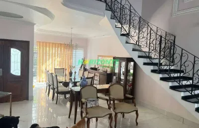 Casa à venda com terreno de 360m² 4 dormitórios no bairro jardim apolo ii, são josé dos campos, sp