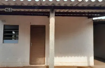 A venda uma casa com 02 dormitórios no centro da cidade de talhado s/p.