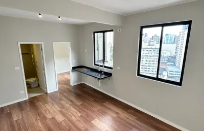Apartamento reformado com 1 quarto no coração de curitiba