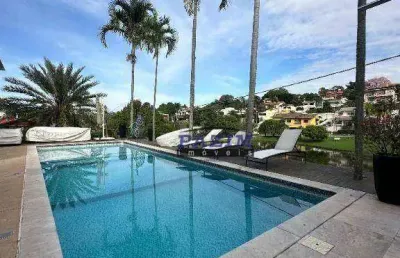Casa térrea em frente ao lago, com 5 suítes no cond. marambaia.