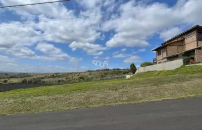 Ótimo terreno, com área total de 943m² à venda no condomínio xapada de itu. ótima topografia e rua tranquila.
