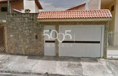 Imóvel à venda no bairro paraíso i com 128m2 de construção e 236m2 de terreno. são 2 dormitórios sendo 1 suíte, sala, cozinha com copa