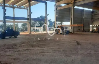 Galpão industrial à venda com 8.800m² de área construída em uma área total de 28000m². com um pé direito alto de 12m.