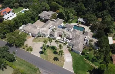 Essa casa no condomínio terras de são josé l é o sonho de qualquer pessoa, com 4588m² de terreno e 1242m² de área construída, será vendida completamen