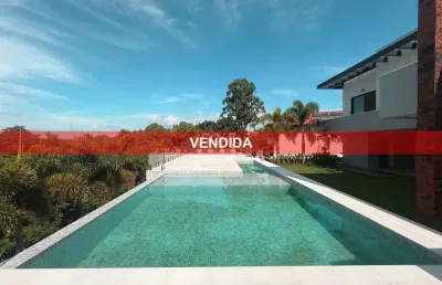 Casa mobiliada com incrível vista à venda no condomínio jardim theodora em itu com 5 suítes, 667m2 de construção e  1091m2 de terreno.