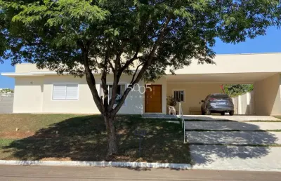 Casa para venda no condomínio santa monica em itu com 249m² de área construída em um terreno de 789m², essa casa possui  3 suítes espaçosas