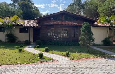 Casa de madeira à venda no condomínio chácaras flora em itu, com 300m² de área construída e 2.788,58m² de terreno.