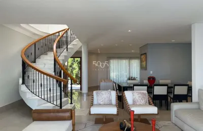 Linda casa à venda no condomínio theodora com 512m2 de construção e 601m2 de terreno.