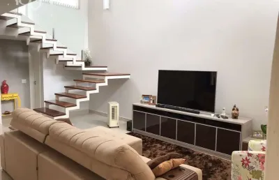Casa à venda no condomínio parque do varvito com 190m² de área construída e 260m² de área total.