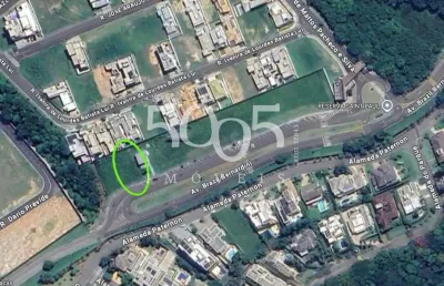 Terreno comercial com 12m de frente e 30m de comprimento (360m2), vagas de estacionamento, localização ótima, perto a condomínios de alto padrão