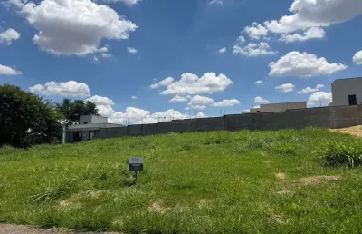 Terreno comercial com 12m de frente e 30m de comprimento (360m2), vagas de estacionamento, localização ótima, perto a condomínios de alto padrão