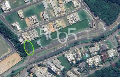 Terreno comercial com 12m de frente e 30m de comprimento (360m2), vagas de estacionamento, localização ótima, perto a condomínios de alto padrão
