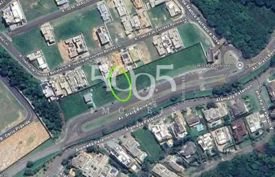 Terreno comercial com 12m de frente e 30m de comprimento (360m2), vagas de estacionamento, localização ótima, perto a condomínios de alto padrão