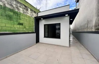 Linda casa a venda com 02 dormitórios sendo 01 suíte e 02 vagas na garagem - vila cintra - mogi das cruzes