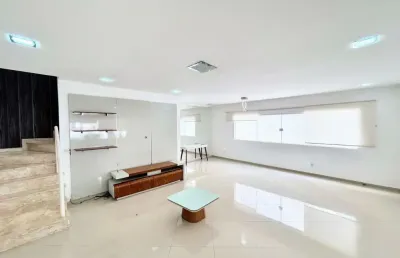 Casa a venda no condomínio aruã com 03 suítes, piscina e churrasqueira, garagem para 04 veiculos