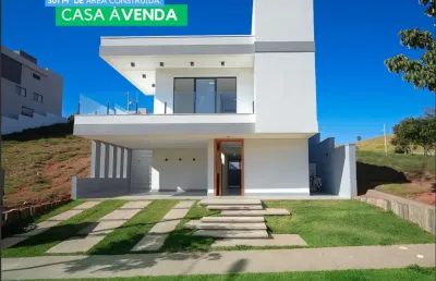 Uma bela casa com suíte no térreo | área gourmet | piscina | com bosque na frente