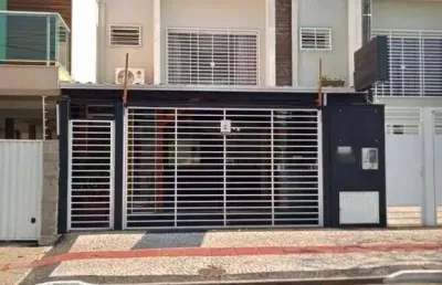 Sobrado mobiliado com 180m2 privativos e 3 quartos no centro de balneário camboriú. para | centro, balneário camboriú, santa catarina