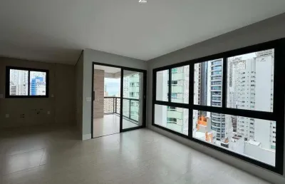 Apartamento no centro de balneário camboriú, próximo ao supermercado de angelina.
