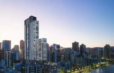 Apartamento com 4 quartos à venda na Rua 249, Meia Praia, Itapema