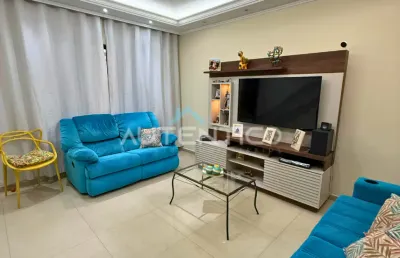 Lindo sobrado à venda com 105m², 2 suítes, 2 vagas e área gourmet