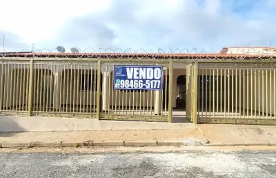 Casa com 3 quartos à venda na Rua Perdizes, 124, Parque das Laranjeiras, Goiânia