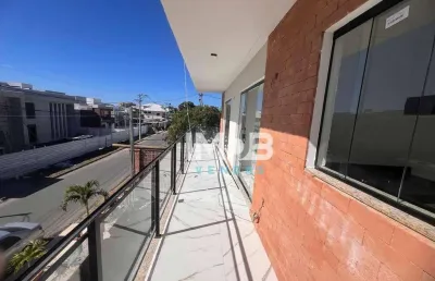 Apartamento próximo ao blue garden com 2 dormitórios para alugar, 80 m² por r$ 3.500/mês - vila sao pedro - são pedro da aldeia/rj