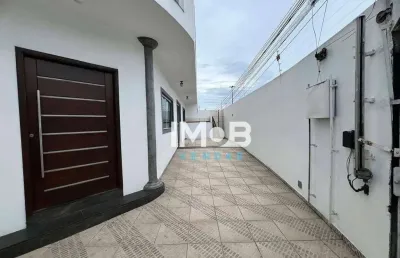 Vende-se casa com 3 quartos sendo 3 suítes a 900 metros do shopping park lagos