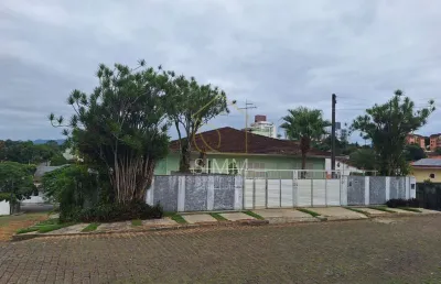 Casa com 4 quartos à venda na Rua Henrique Douat, Floresta, Joinville