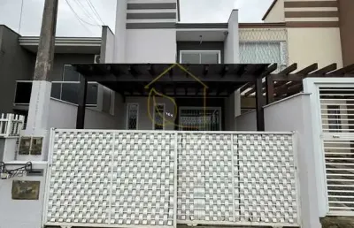 Casa com 2 quartos à venda na Rua São Leopoldo, Boa Vista, Joinville