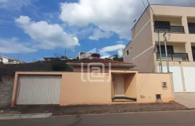 Casa à venda no bairro residencial rezende i em bandeira do sul/mg