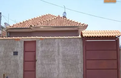Casa à venda no bairro centro em bandeira do sul/mg
