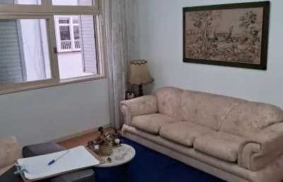 Apartamento semimobiliado no centro de caxias do sul
