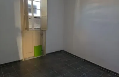 Vendo  apto de 2 quartos com preção em piedade, motivo viagem.