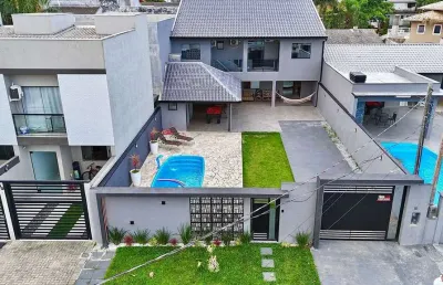 Casa com 4 quartos à venda na rua toledo, 64, centro, matinhos, 208 m2 por r$ 1.800.000