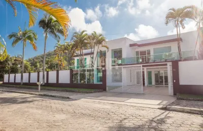 Casa com 6 quartos à venda na rua modesto mendes, caiobá, matinhos, 411 m2 por r$ 4.870.000