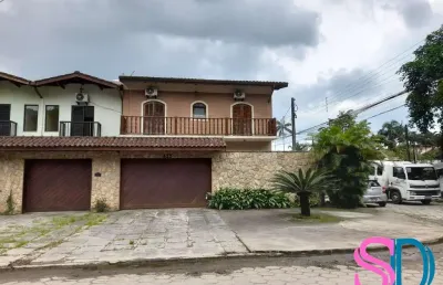 Linda casa, com edícula, tipo sobrados, no perequê-açú, em ubatuba