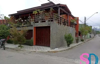 Imóvel com 2 sobrados, para venda, na área central de ubatuba - sp