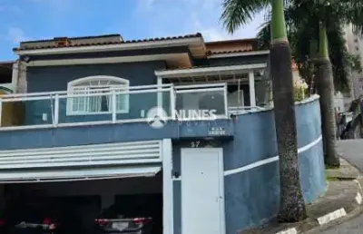 Excelente sobrado bem localizado *aceita financiamento*