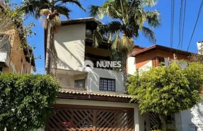 Lindo sobrado à venda em condomínio fechado - 202 m² construídos - 250 m² de terreno